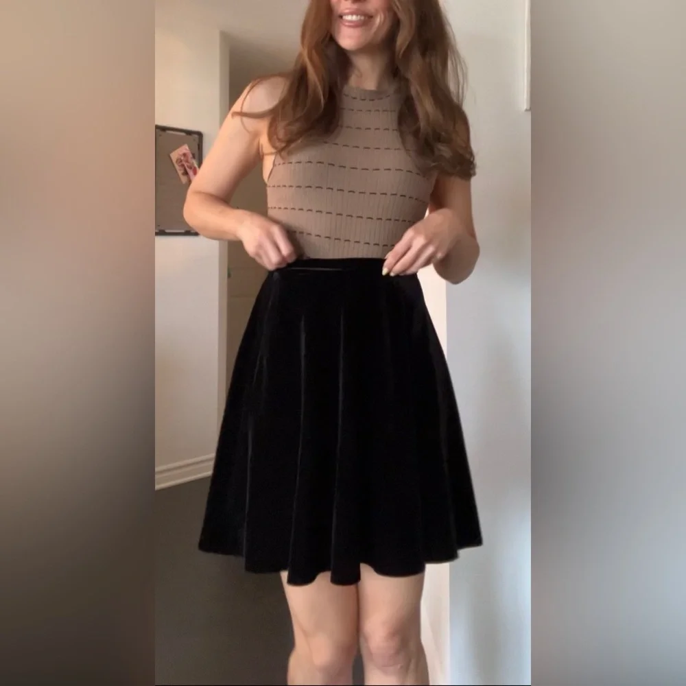 Velvet black circle skirt - Picture 8 of 9